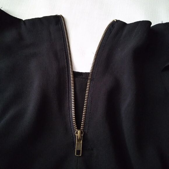 Umgee Black Cold Shoulder Ruffle Sleeve Above Knee Shift Dress Women's Medium - Picture 10 of 13